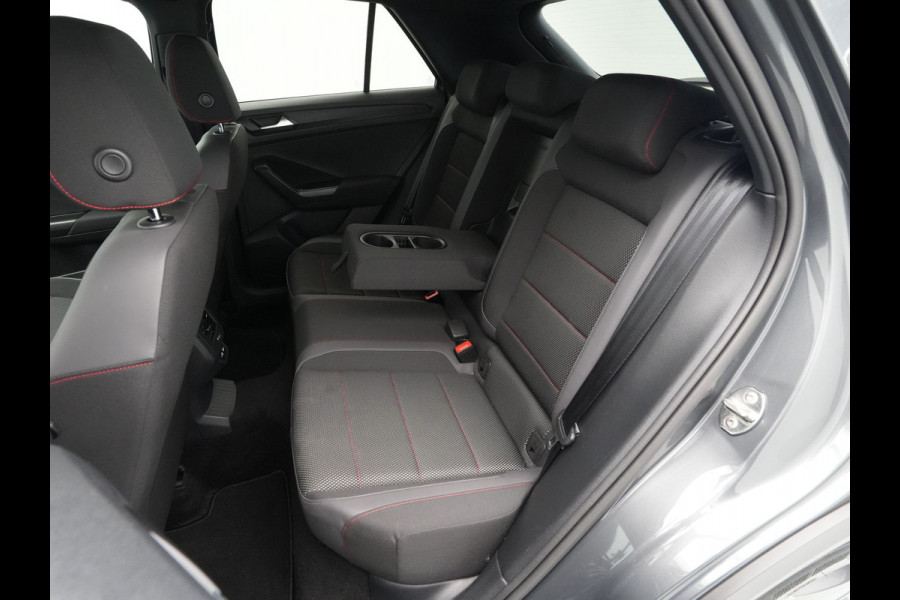 Volkswagen T-Roc 1.5 TSI 150pk Sport Business R Line Navigatie Trekhaak Camera Elek. kofferklep 204