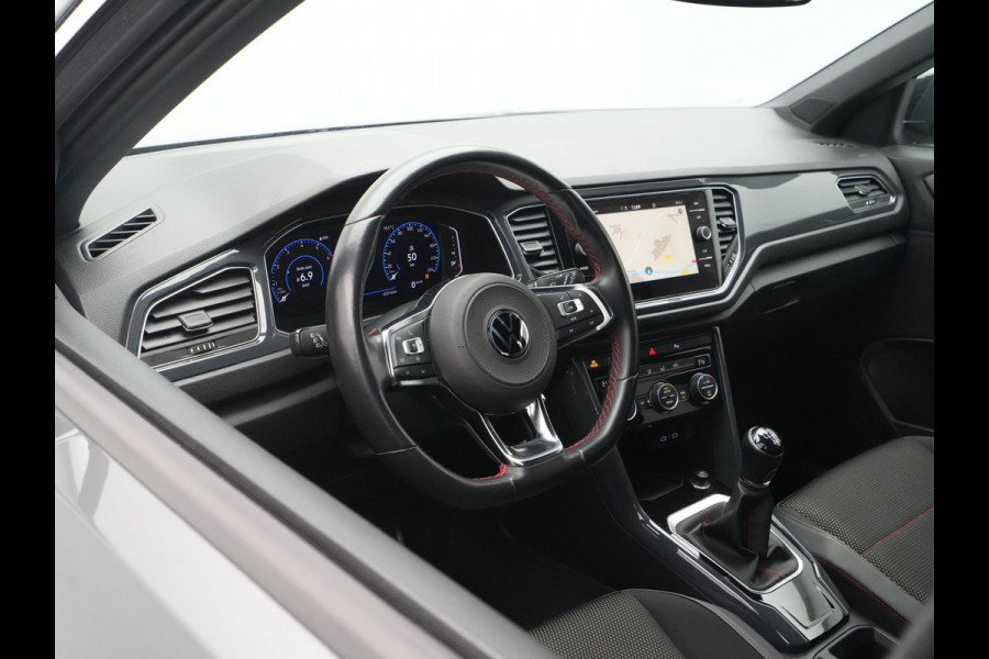 Volkswagen T-Roc 1.5 TSI 150pk Sport Business R Line Navigatie Trekhaak Camera Elek. kofferklep 204