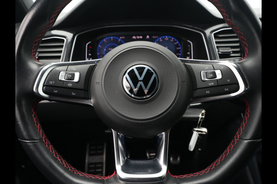 Volkswagen T-Roc 1.5 TSI 150pk Sport Business R Line Navigatie Trekhaak Camera Elek. kofferklep 204