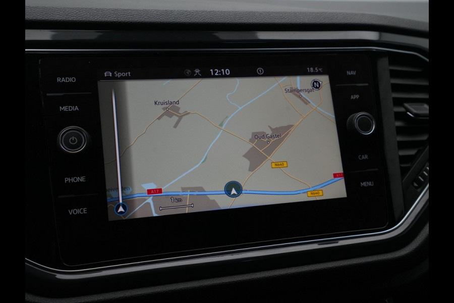 Volkswagen T-Roc 1.5 TSI 150pk Sport Business R Line Navigatie Trekhaak Camera Elek. kofferklep 204