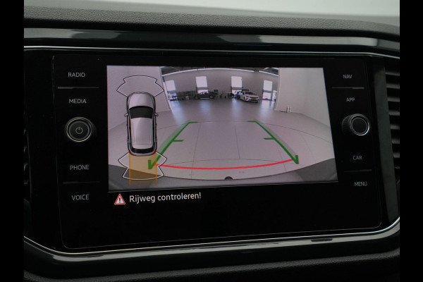 Volkswagen T-Roc 1.5 TSI 150pk Sport Business R Line Navigatie Trekhaak Camera Elek. kofferklep 204