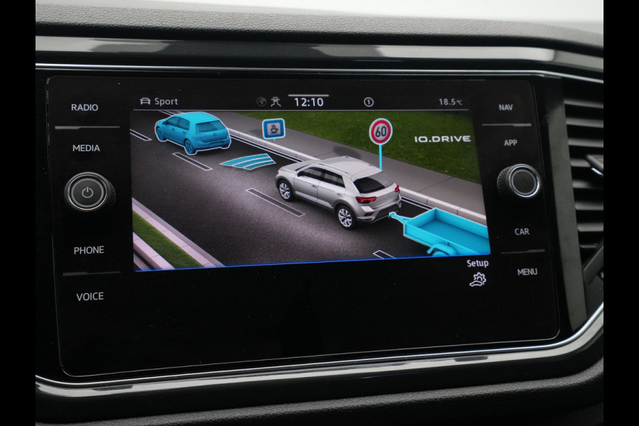 Volkswagen T-Roc 1.5 TSI 150pk Sport Business R Line Navigatie Trekhaak Camera Elek. kofferklep 204