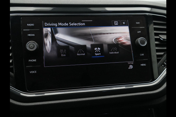Volkswagen T-Roc 1.5 TSI 150pk Sport Business R Line Navigatie Trekhaak Camera Elek. kofferklep 204