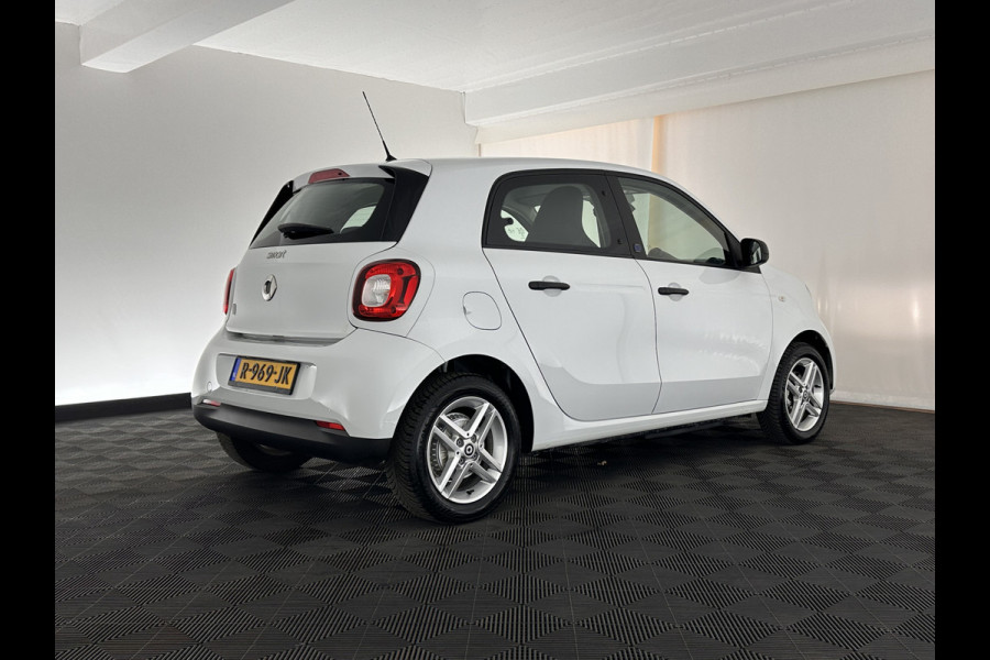 Smart Forfour EQ Essential 18 kWh [ 3-Fase ] (INCL-BTW) Aut. *FULL-LEATHER | AIRCO | CRUISE | DAB+ | COMFORT-SEATS | 15''ALU*