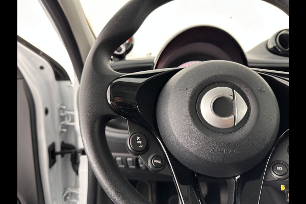 Smart Forfour EQ Essential 18 kWh [ 3-Fase ] (INCL-BTW) Aut. *FULL-LEATHER | AIRCO | CRUISE | DAB+ | COMFORT-SEATS | 15''ALU*