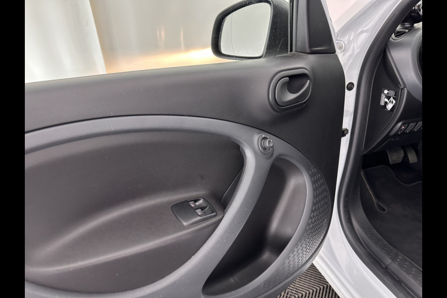 Smart Forfour EQ Essential 18 kWh [ 3-Fase ] (INCL-BTW) Aut. *FULL-LEATHER | AIRCO | CRUISE | DAB+ | COMFORT-SEATS | 15''ALU*