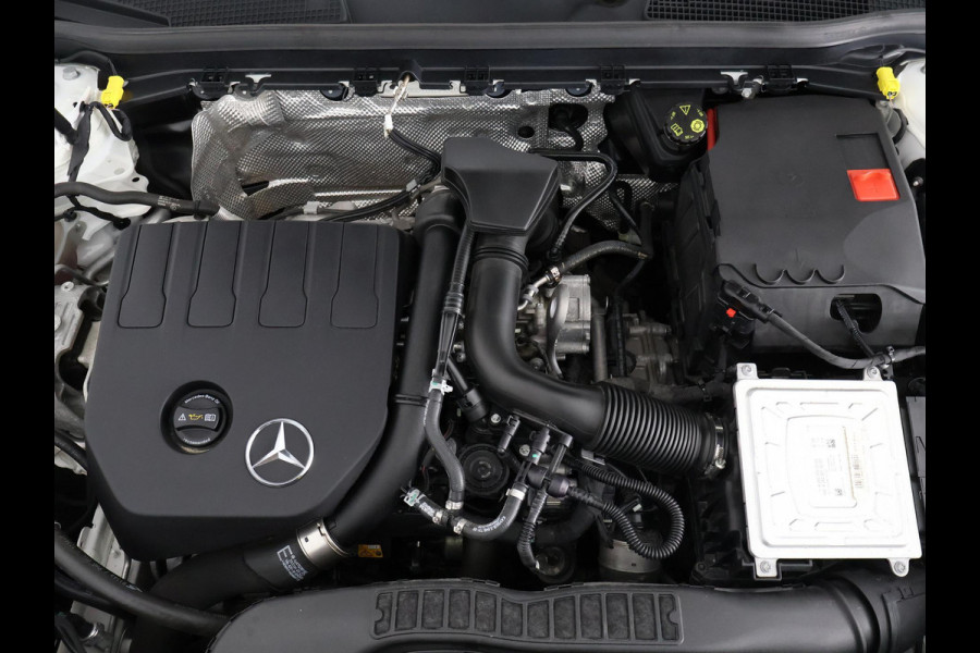 Mercedes-Benz CLA-Klasse SHOOTING BRAKE 180 BUSINESS AUTOM.NL AUTO 1e EIG BLACKLINE PANODAK. WIDESCREEN. GARANTIE TOT 2 JAAR*