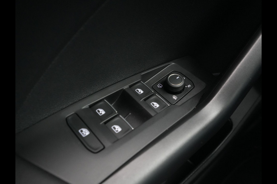 Volkswagen T-Cross 1.0 TSI 110pk DSG Style Navigatie Carplay LED PDC Sfeerverlichting 95