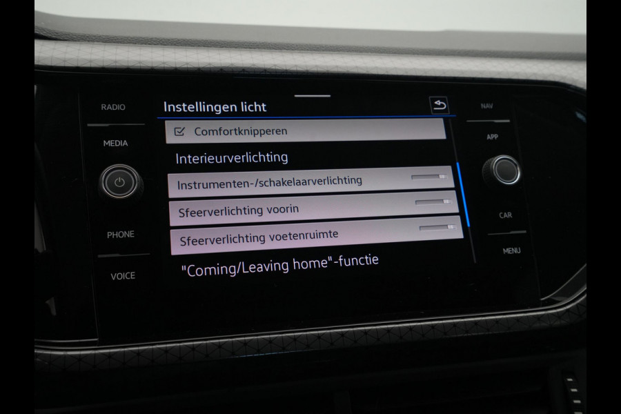 Volkswagen T-Cross 1.0 TSI 110pk DSG Style Navigatie Carplay LED PDC Sfeerverlichting 95