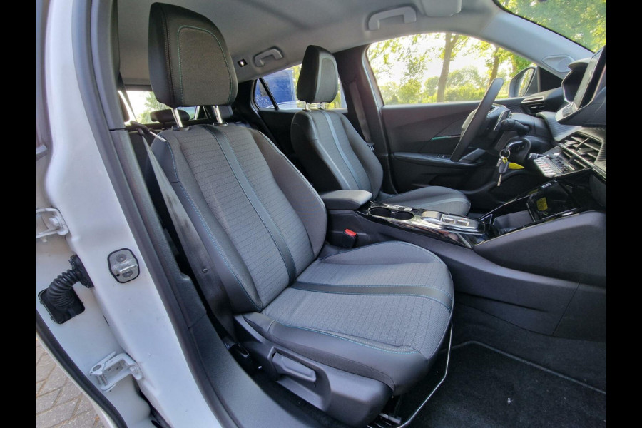 Peugeot 2008 1.2 PureTech Allure|Automaat|12.603km|Clima|Navi|Carplay|PDC|17-inch|