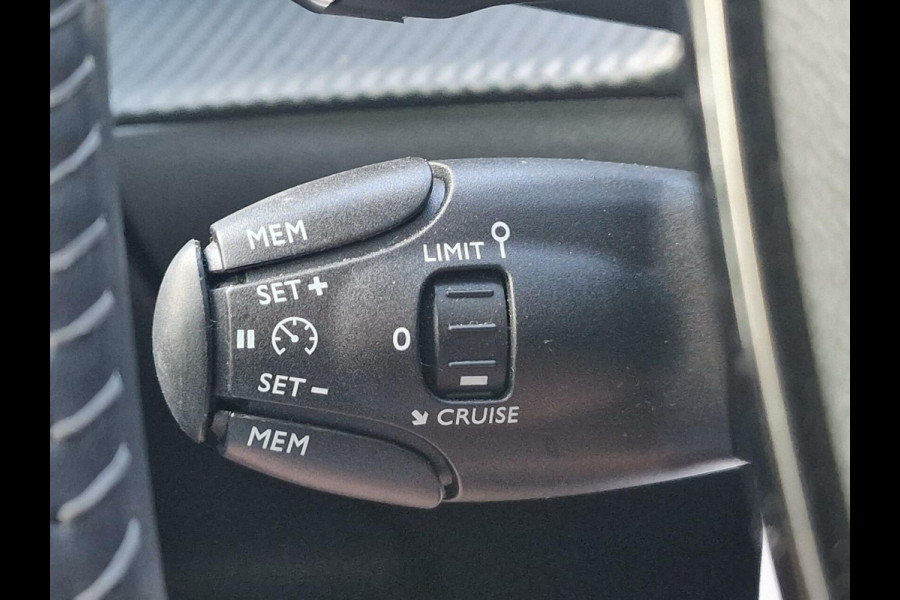 Peugeot 2008 1.2 PureTech Allure|Automaat|12.603km|Clima|Navi|Carplay|PDC|17-inch|