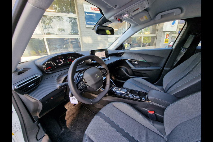 Peugeot 2008 1.2 PureTech Allure|Automaat|12.603km|Clima|Navi|Carplay|PDC|17-inch|