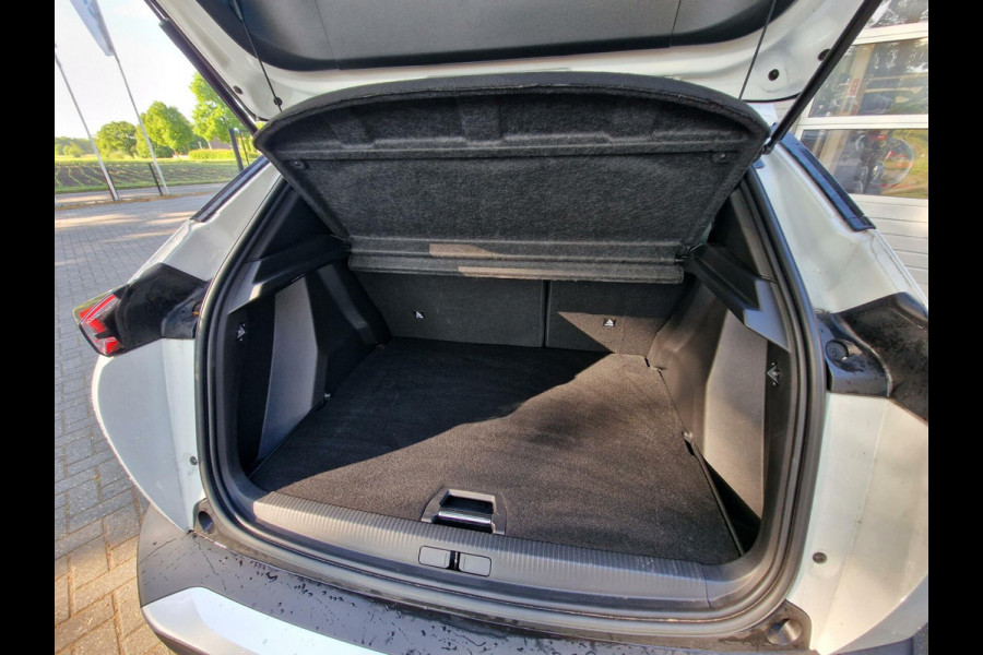 Peugeot 2008 1.2 PureTech Allure|Automaat|12.603km|Clima|Navi|Carplay|PDC|17-inch|