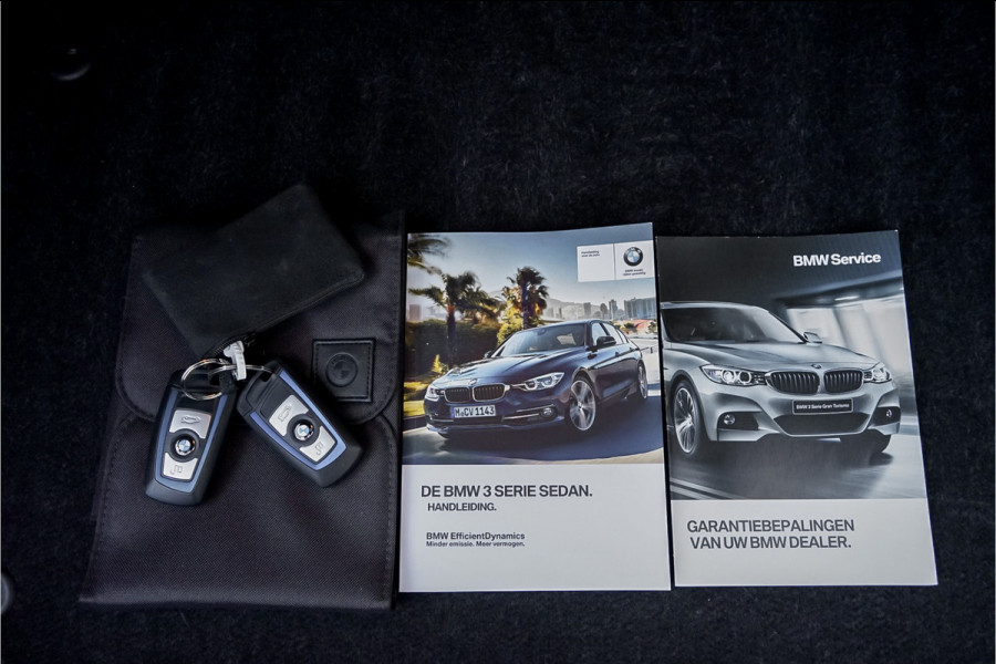 BMW 3-serie 320i High Ex Shadow M-Sport Leder LED 19"