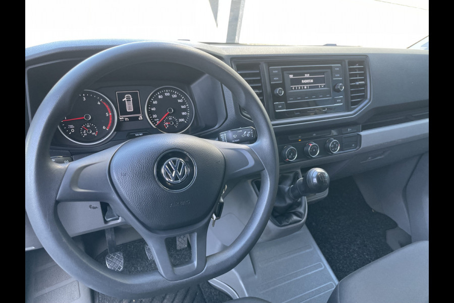 Volkswagen Crafter 35 2.0 TDI L4H3 Highline Airco - parkeersensoren achter - cruise control - zijschuifdeur rechts - tussenschot volledig - Ideaal voor camper