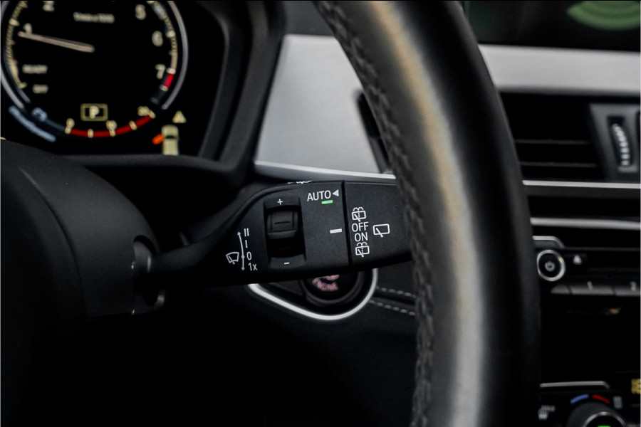 BMW X2 sDrive20i M-Sport Shadow Leder Camera Trekhaak Stuurverwarming 19"