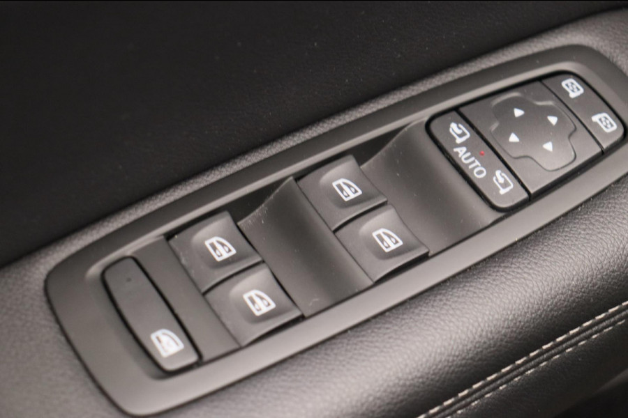 Renault MEGANE Estate 1.3 TCe Bose Automaat Navigatie Camera Leder Climate-control Cruise