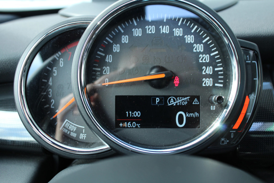 MINI Cooper 1.5 136pk Chili AUTOMAAT 59.355km NL-Auto NAP Panoramadak Clima Cruise Navi HUD Harman&Kardon LMV