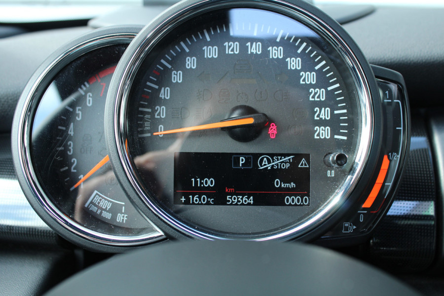 MINI Cooper 1.5 136pk Chili AUTOMAAT 59.355km NL-Auto NAP Panoramadak Clima Cruise Navi HUD Harman&Kardon LMV