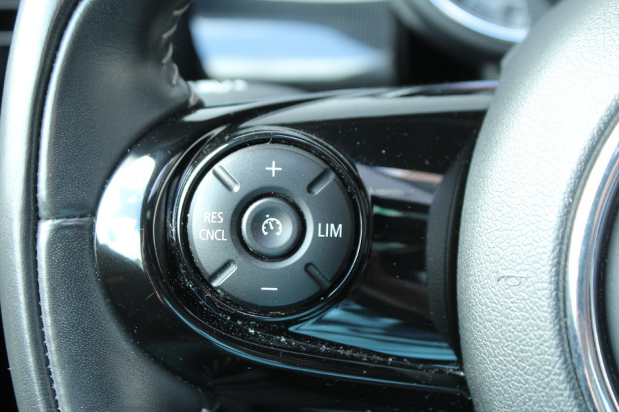 MINI Cooper 1.5 136pk Chili AUTOMAAT 59.355km NL-Auto NAP Panoramadak Clima Cruise Navi HUD Harman&Kardon LMV