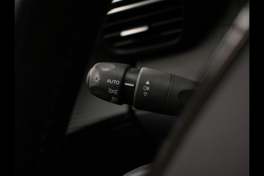 Peugeot 208 1.2 PureTech Active Sport (APPLE CARPLAY,NAVI,CRUISE,LED,LEDER,LANE ASSIST,DAB,SPORTSTOELEN,NIEUWE APK,NETTE STAAT)