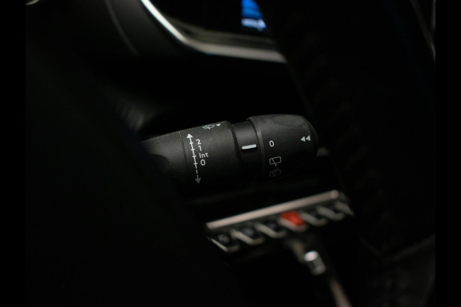 Peugeot 208 1.2 PureTech Active Sport (APPLE CARPLAY,NAVI,CRUISE,LED,LEDER,LANE ASSIST,DAB,SPORTSTOELEN,NIEUWE APK,NETTE STAAT)