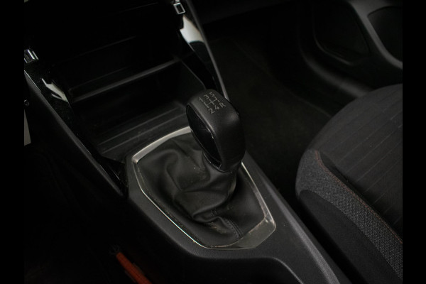 Peugeot 208 1.2 PureTech Active Sport (APPLE CARPLAY,NAVI,CRUISE,LED,LEDER,LANE ASSIST,DAB,SPORTSTOELEN,NIEUWE APK,NETTE STAAT)