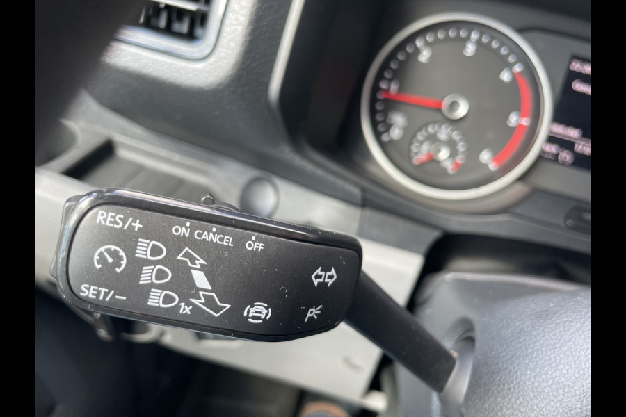 Volkswagen Crafter 35 2.0 TDI L4H3 Highline Airco - parkeersensoren achter - cruise control - zijschuifdeur rechts - tussenschot volledig - Ideaal voor camper