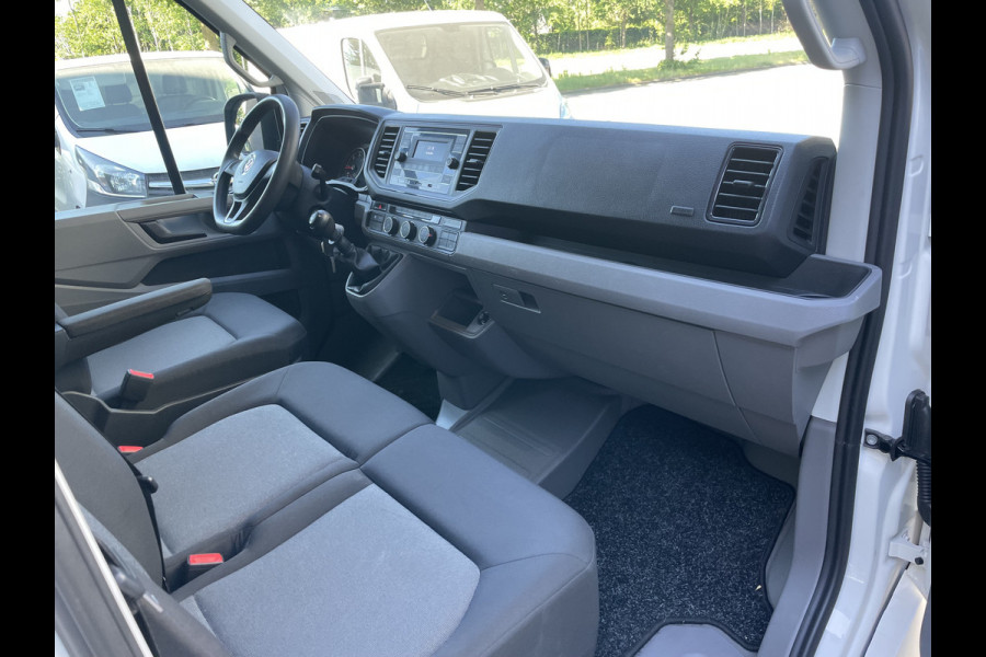 Volkswagen Crafter 35 2.0 TDI L4H3 Highline Airco - parkeersensoren achter - cruise control - zijschuifdeur rechts - tussenschot volledig - Ideaal voor camper