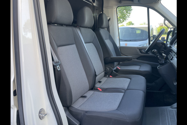 Volkswagen Crafter 35 2.0 TDI L4H3 Highline Airco - parkeersensoren achter - cruise control - zijschuifdeur rechts - tussenschot volledig - Ideaal voor camper