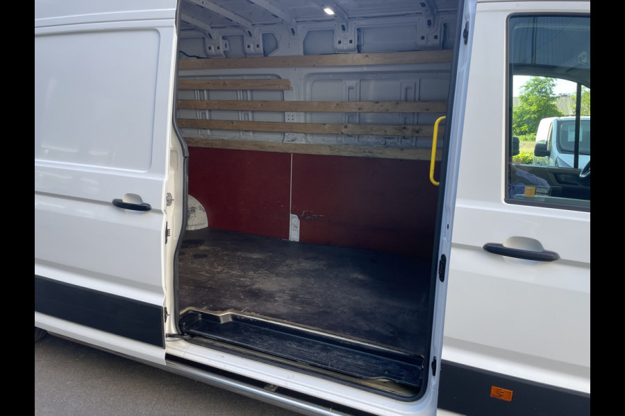 Volkswagen Crafter 35 2.0 TDI L4H3 Highline Airco - parkeersensoren achter - cruise control - zijschuifdeur rechts - tussenschot volledig - Ideaal voor camper