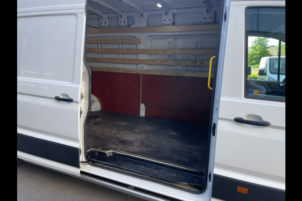 Volkswagen Crafter 35 2.0 TDI L4H3 Highline Airco - parkeersensoren achter - cruise control - zijschuifdeur rechts - tussenschot volledig - Ideaal voor camper