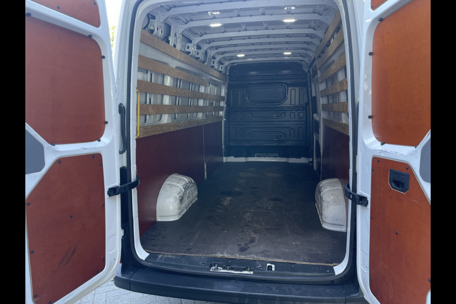 Volkswagen Crafter 35 2.0 TDI L4H3 Highline Airco - parkeersensoren achter - cruise control - zijschuifdeur rechts - tussenschot volledig - Ideaal voor camper