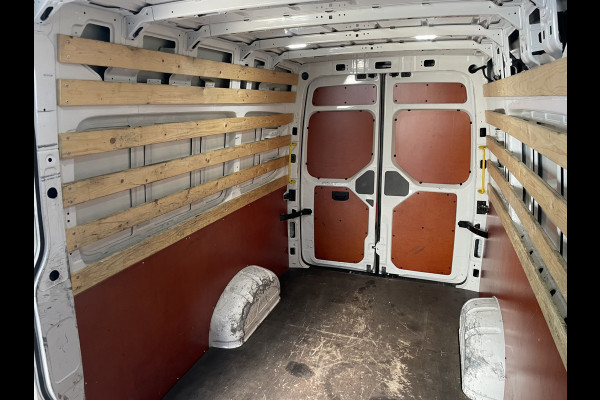 Volkswagen Crafter 35 2.0 TDI L4H3 Highline Airco - parkeersensoren achter - cruise control - zijschuifdeur rechts - tussenschot volledig - Ideaal voor camper