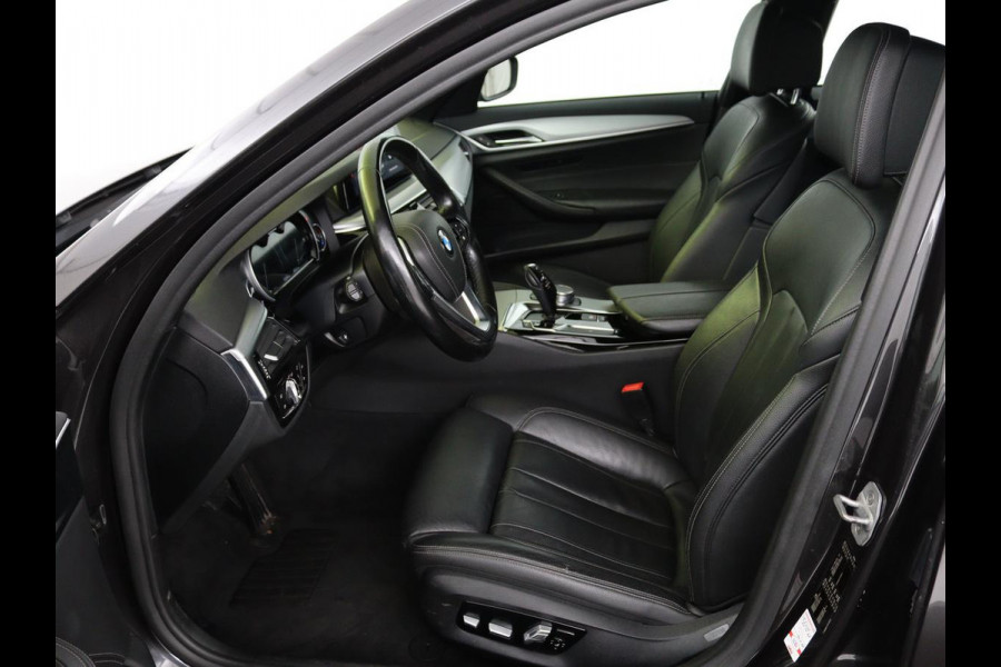 BMW 5 Serie 520i High Executive M-Sport | Trekhaak | Leder | Cruise Control | Navigatie | Stoelverwarming | LED | LMV 20