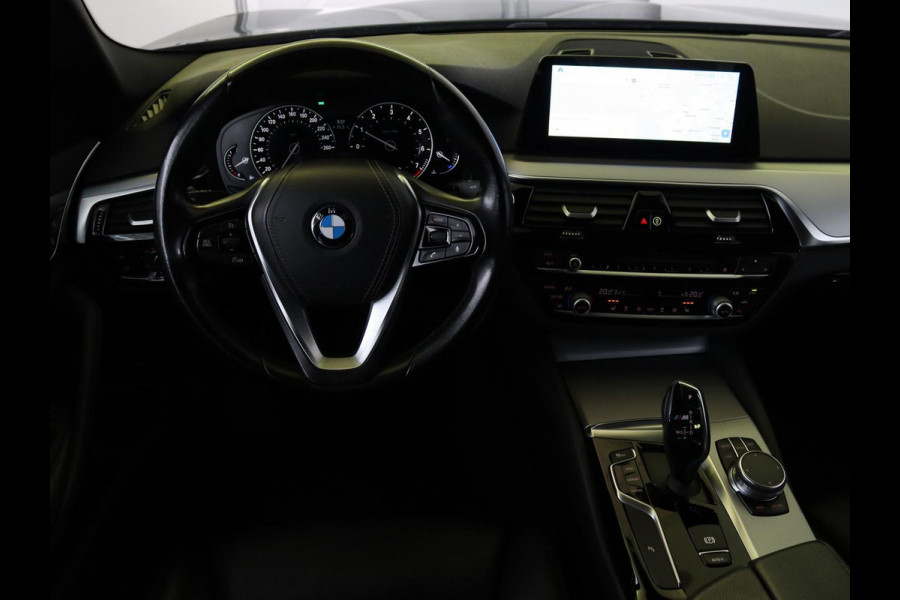 BMW 5 Serie 520i High Executive M-Sport | Trekhaak | Leder | Cruise Control | Navigatie | Stoelverwarming | LED | LMV 20
