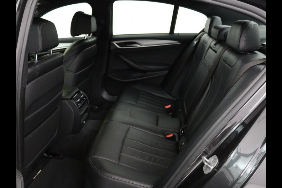 BMW 5 Serie 520i High Executive M-Sport | Trekhaak | Leder | Cruise Control | Navigatie | Stoelverwarming | LED | LMV 20