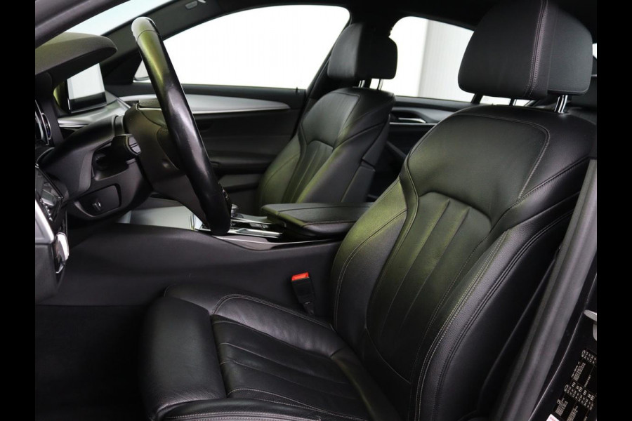 BMW 5 Serie 520i High Executive M-Sport | Trekhaak | Leder | Cruise Control | Navigatie | Stoelverwarming | LED | LMV 20