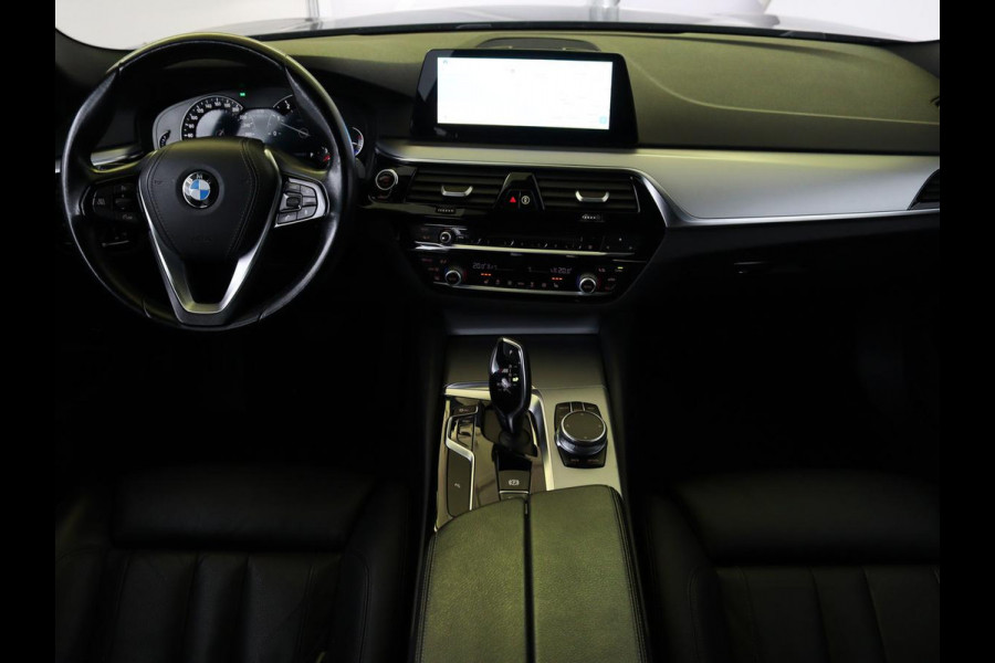 BMW 5 Serie 520i High Executive M-Sport | Trekhaak | Leder | Cruise Control | Navigatie | Stoelverwarming | LED | LMV 20