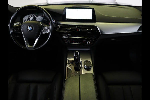 BMW 5 Serie 520i High Executive M-Sport | Trekhaak | Leder | Cruise Control | Navigatie | Stoelverwarming | LED | LMV 20
