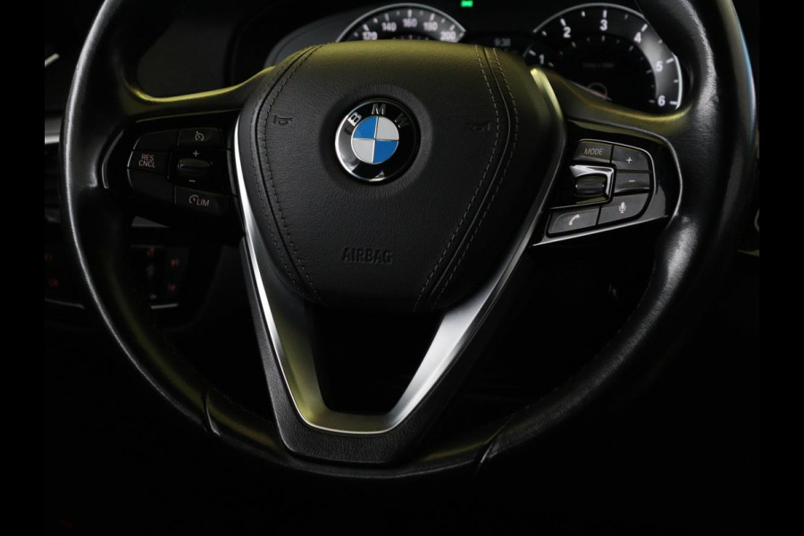 BMW 5 Serie 520i High Executive M-Sport | Trekhaak | Leder | Cruise Control | Navigatie | Stoelverwarming | LED | LMV 20
