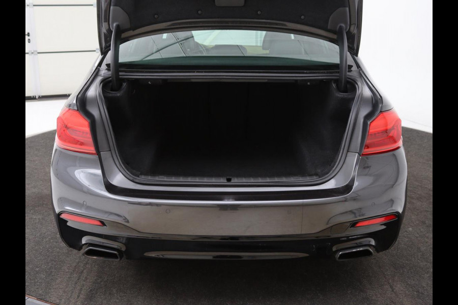 BMW 5 Serie 520i High Executive M-Sport | Trekhaak | Leder | Cruise Control | Navigatie | Stoelverwarming | LED | LMV 20