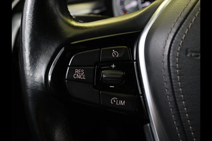 BMW 5 Serie 520i High Executive M-Sport | Trekhaak | Leder | Cruise Control | Navigatie | Stoelverwarming | LED | LMV 20