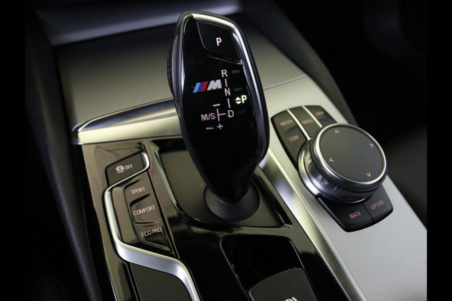 BMW 5 Serie 520i High Executive M-Sport | Trekhaak | Leder | Cruise Control | Navigatie | Stoelverwarming | LED | LMV 20