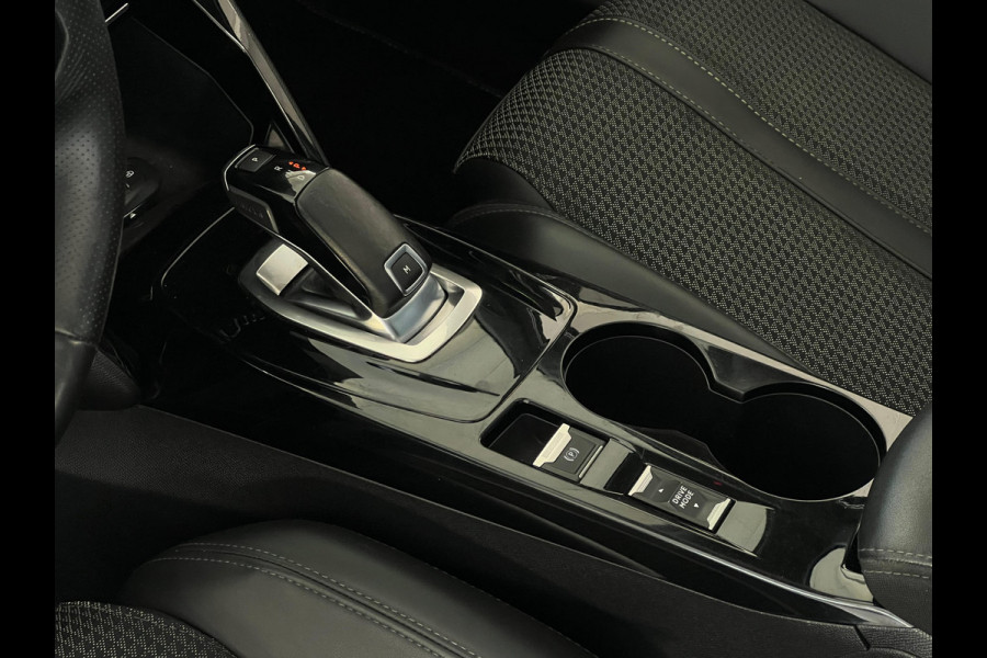 Peugeot 2008 1.2 PureTech GT Pack PANO | CAMERA | TREKHAAK | CARPLAY | ! 2DE PINKSTERDAG GEOPEND VAN 10:00 UUR T/M 17:00 UUR