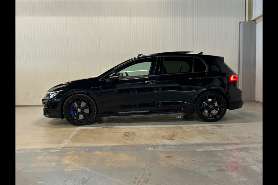 Volkswagen Golf 2.0 TSI R 4Motion | AKRAPOVIC | PANO | IQ LIGHTS | BLACK PACK