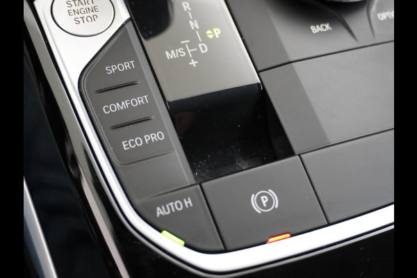 BMW 3 Serie Touring 318I 157PK Autom.-8 Sport Line Trekhaak Leder Apple Carplay Android Auto Navi Pro Live Cockpit Pro Active Cruise Control Comfort Access BMW Digital Key Elek.Achterklep Bluetooth Pdc Led Business Edition 1e Eigenaar