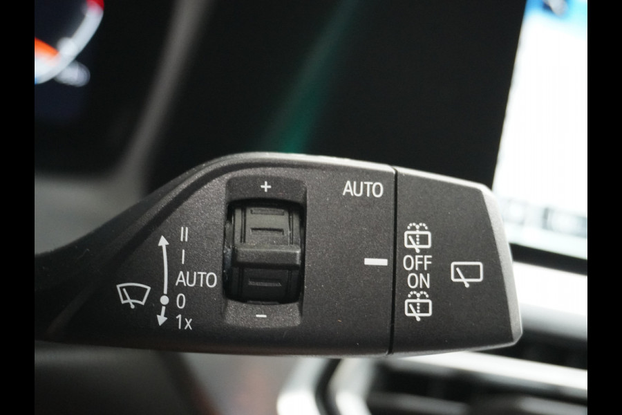 BMW 3 Serie Touring 318I 157PK Autom.-8 Sport Line Trekhaak Leder Apple Carplay Android Auto Navi Pro Live Cockpit Pro Active Cruise Control Comfort Access BMW Digital Key Elek.Achterklep Bluetooth Pdc Led Business Edition 1e Eigenaar