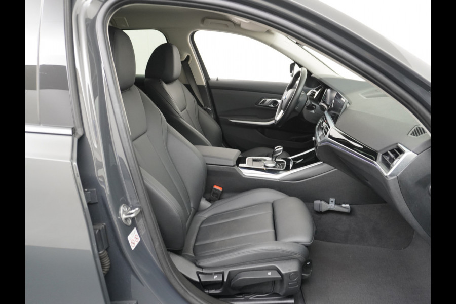 BMW 3 Serie Touring 318I 157PK Autom.-8 Sport Line Trekhaak Leder Apple Carplay Android Auto Navi Pro Live Cockpit Pro Active Cruise Control Comfort Access BMW Digital Key Elek.Achterklep Bluetooth Pdc Led Business Edition 1e Eigenaar