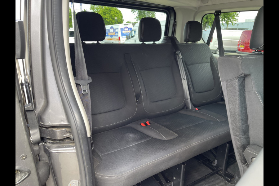 Opel Vivaro Combi 1.6 CDTI 120pk L1H1 Innovation / 8 persoons / vaste prijs rijklaar € 21.950 marge / vrij van btw / euro 6 diesel / airco / cruise / camera / trekhaak / metallic lak / lichtmetalen velgen